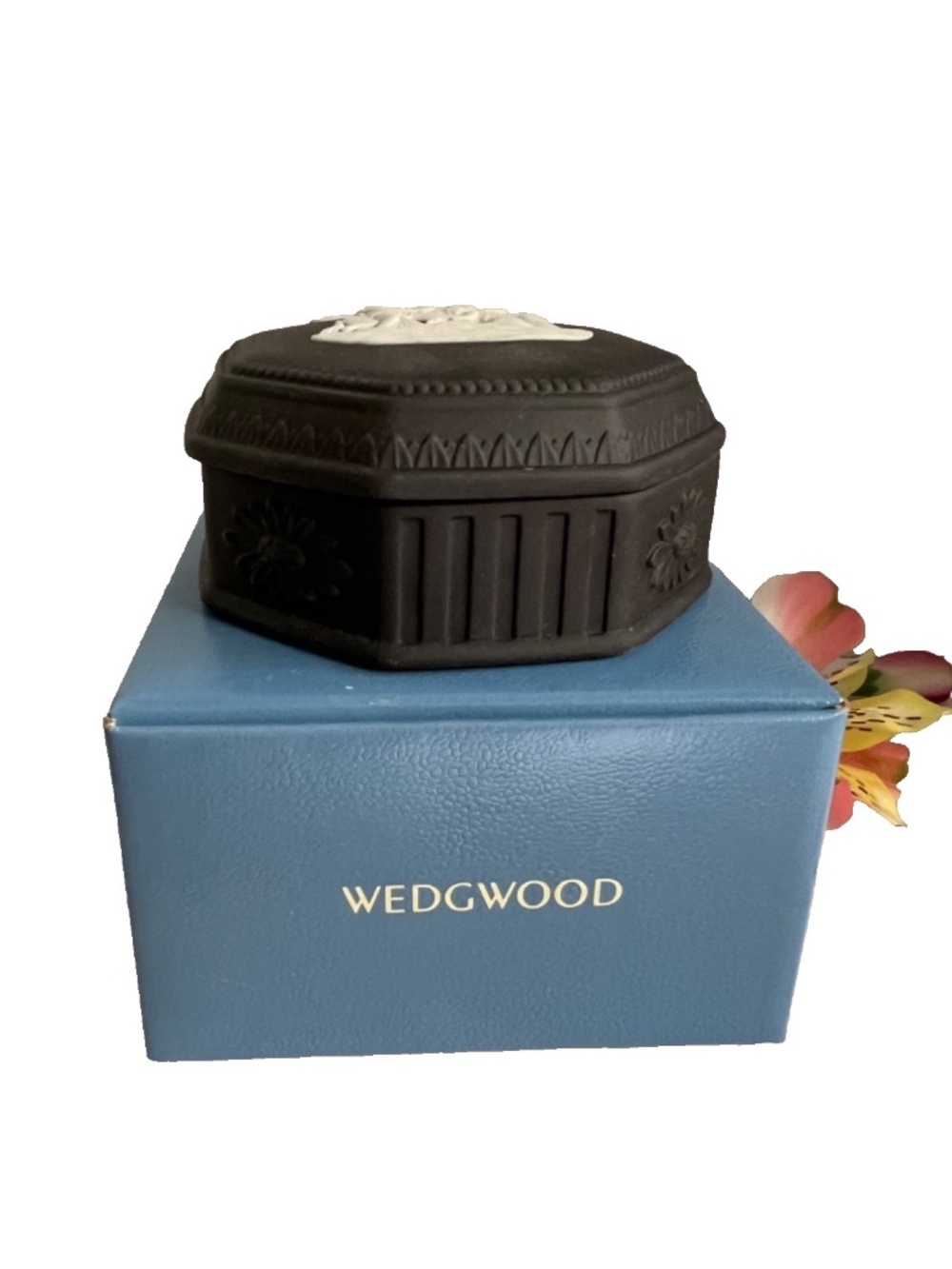 WEDGWOOD PEGASUS BLACK JASPERWARE OCTAGONAL BOX ENGLAND 3.5" NIB VTG. DISCONTINU